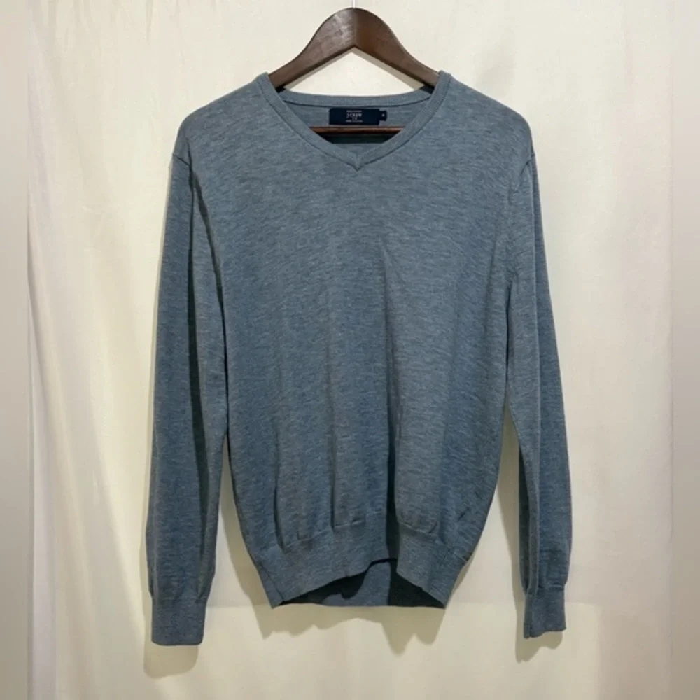 J. Crew Men's V-neck Long Sleeve‎ Pull Over Sweater Size Medium Light Blue